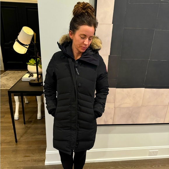 Woman’s Canada Goose Jacket - Picture 1 of 6